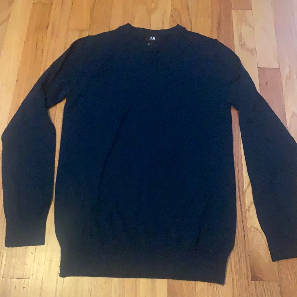 H&M men’s sweater navy never worn new blue perfect for winter! Size xs
